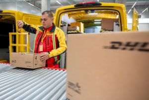DHL Express inaugurează primul centru logistic carbon neutru din România
